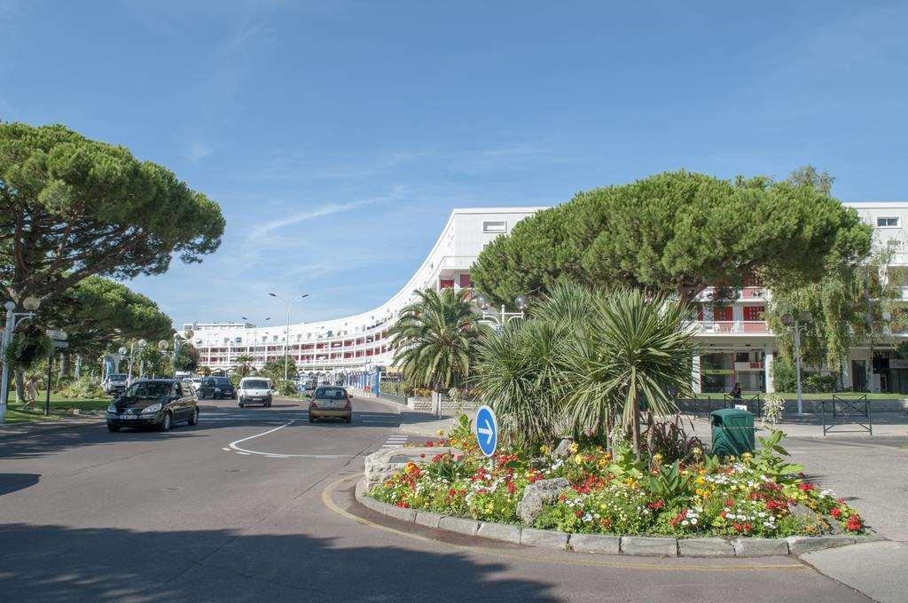 Brit Hotel Hermitage Royan Exterior foto